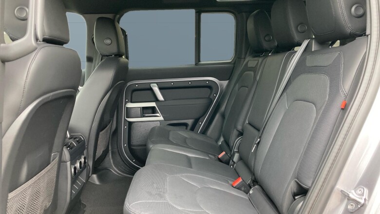 Land Rover Defender 3.0 D300 X-Dynamic SE 110 5dr Auto [7 Seat] Diesel Estate